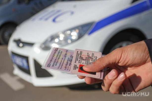 ГИБДД поймала жителя Должанского района с правами, купленными в Сети  ГИБДД поймала жителя Должанского района с правами, купленными в Сети