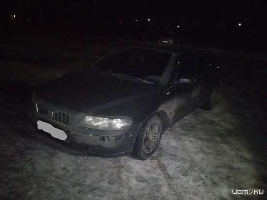 Во Мценске «Volvo» на большой скорости съехал с трассы Во Мценске «Volvo» на большой скорости съехал с трассы