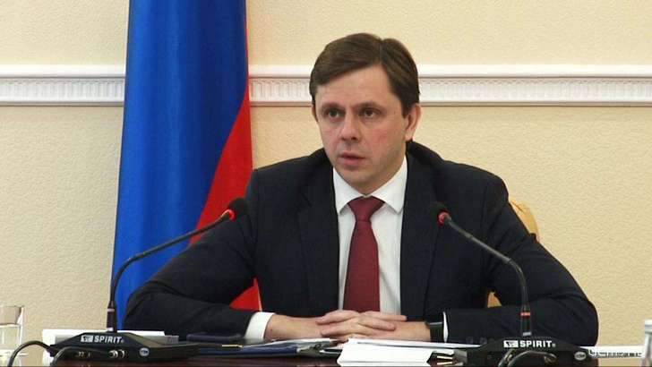 Клычков отругал подчиненных за разбитые фонари и поломанные заборы в Орле Клычков отругал подчиненных за разбитые фонари и поломанные заборы в Орле