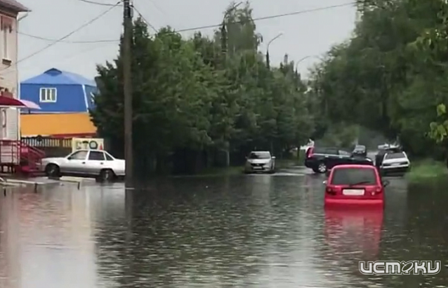 Потоп в 909-м квартале Орла случился из-за бесхозной ливневки Потоп в 909-м квартале Орла случился из-за бесхозной ливневки