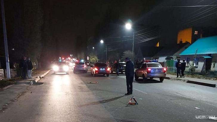 В Ливнах 16-летняя девушка попала в больницу, угодив под колеса «Приоры» В Ливнах 16-летняя девушка попала в больницу, угодив под колеса «Приоры»