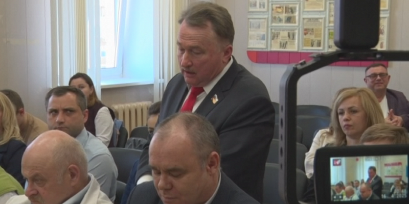 "Титаник" "Я обещаю, я больше никого хвалить не буду". Руководитель депутатского комитета похвалил зама "Орелгосзаказчика", а тот уволился