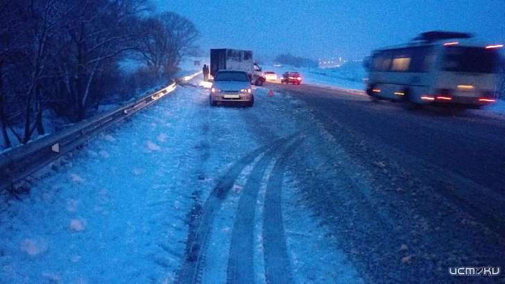Две женщины пострадали в массовом ДТП под Орлом Две женщины пострадали в массовом ДТП под Орлом