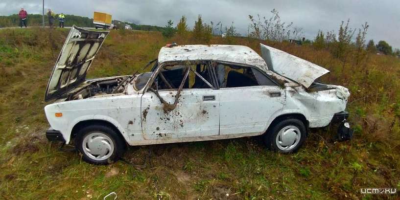 Под Орлом пенсионер на «ВАЗ» не справился с управлением и улетел кювет Под Орлом пенсионер на «ВАЗ» не справился с управлением и улетел кювет