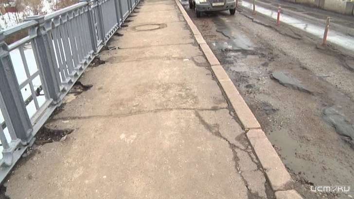 УКХ выплатит 100 тысяч рублей орловчанину, упавшему на мосту Дружбы УКХ выплатит 100 тысяч рублей орловчанину, упавшему на мосту Дружбы