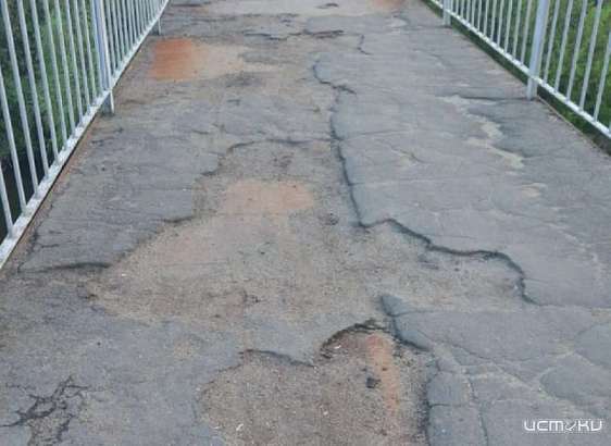 Орловчане просят власти отремонтировать мост, соединяющий два района города Орловчане просят власти отремонтировать мост, соединяющий два района города