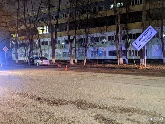 Дорожный знак, пешеход и дерево: в Орле водитель иномарки устроил ДТП Дорожный знак, пешеход и дерево: в Орле водитель иномарки устроил ДТП