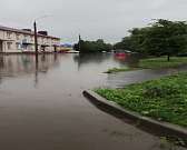 Видео: в Орле после дождя плавали машины в 909-м квартале Видео: в Орле после дождя плавали машины в 909-м квартале