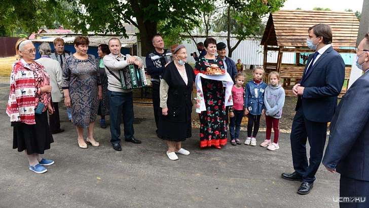 Клычкова убеждают, что COVID-19 нет в орловской глубинке благодаря самогону Клычкова убеждают, что COVID-19 нет в орловской глубинке благодаря самогону