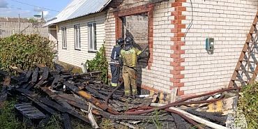 пожар В Орловском округе по неизвестным причинам загорелся частный дом
