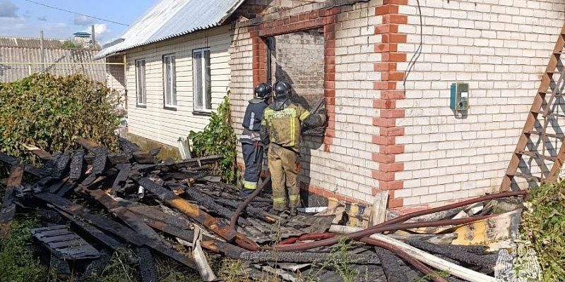 пожар В Орловском округе по неизвестным причинам загорелся частный дом