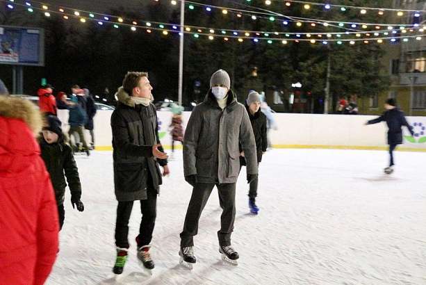 Со своими коньками: губернатор ответил на критику услуги заточки на катке в центре Орла Со своими коньками: губернатор ответил на критику услуги заточки на катке в центре Орла