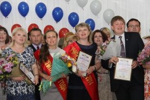 В Орле наградили победителей конкурсов «Учитель года» и «Воспитатель года»