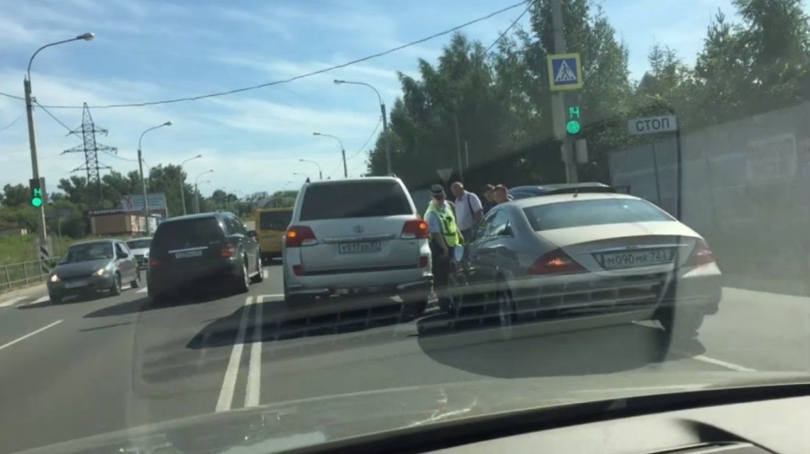 «Элитная» авария: в Орле на ровном месте не поделили дорогу три иномарки
