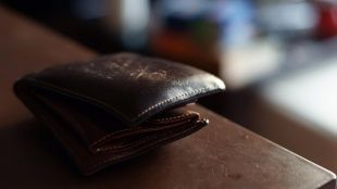 В Болхове женщина умыкнула чужой кошелек, чтобы сходить за покупками 