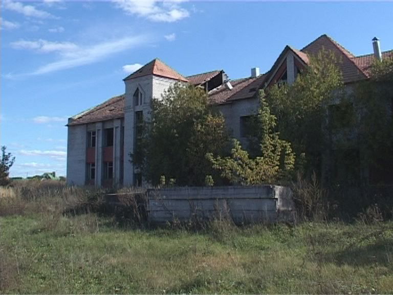 Школу строили и не достроили