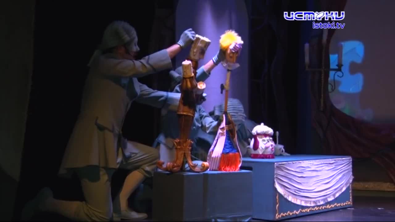 Маленьким зрителям показали мюзикл «Красавица и Чудовище» в орловском театре кукол .