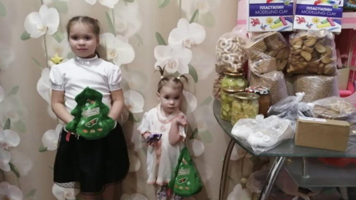 Прихожане Троицкого храма поздравили с Новым годом нуждающиеся семьи