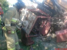 В поле столкнулись два автомобиля - погиб пассажир; муж наехал на жену; годовалый ребенок попал в ДТП: сводка дорожных происшествий 