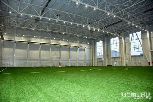 Новый футбольный манеж на центральном орловском стадионе приняли