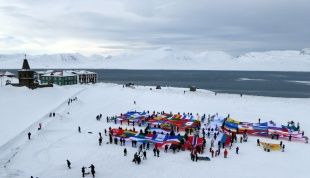 Флаг Орловской области развернули на архипелаге Шпицберген 