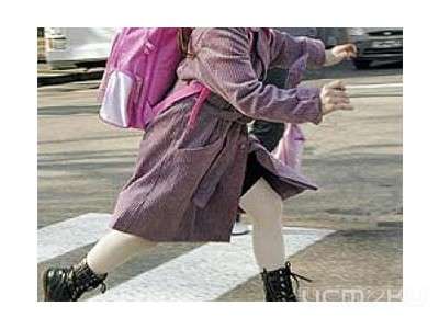 В районе Выгонки автомобиль на пешеходном переходе сбил школьницу