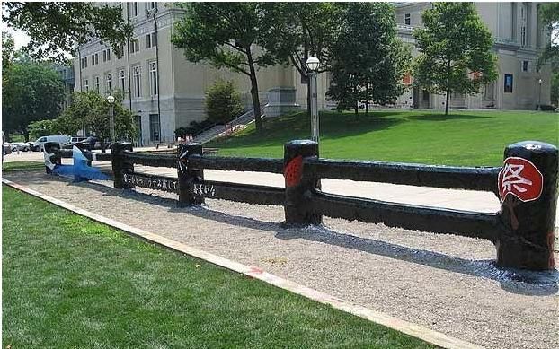 Странная и удивительная ограда в Университете Карнеги — Меллон