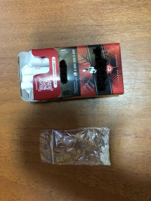 На орловчанина завели дело из-за наркотиков в пачке сигарет