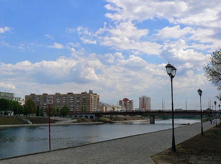 На орловской набережной просела плитка: что ждет юбилейный объект