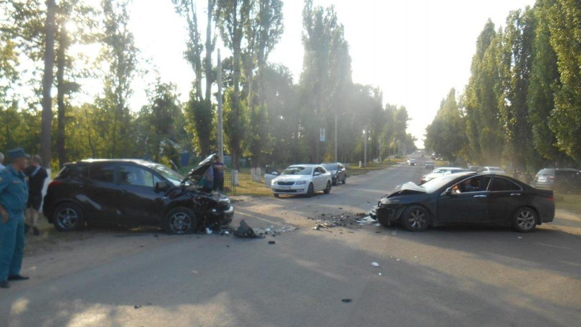 В Ливнах трое пострадали из-за вылетевшего на встречку водителя