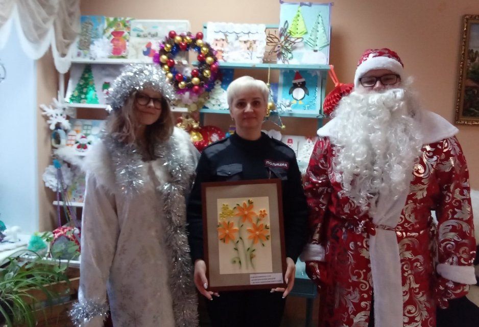 Полицейский Дед Мороз посетил Мценский детский дом