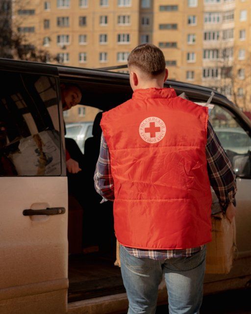 День добрых дел. Орловская общественная организация "Российский Красный Крест" оказала помощь беженцам из ДНР и ЛНР