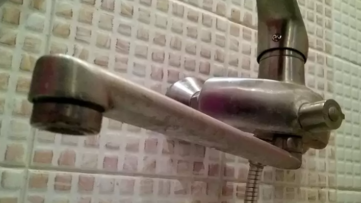 Во Мценском районе ветерану ВОВ незаконно отключили горячую воду