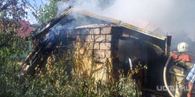 Короткое замыкание: во Мценском районе огонь уничтожил BMW