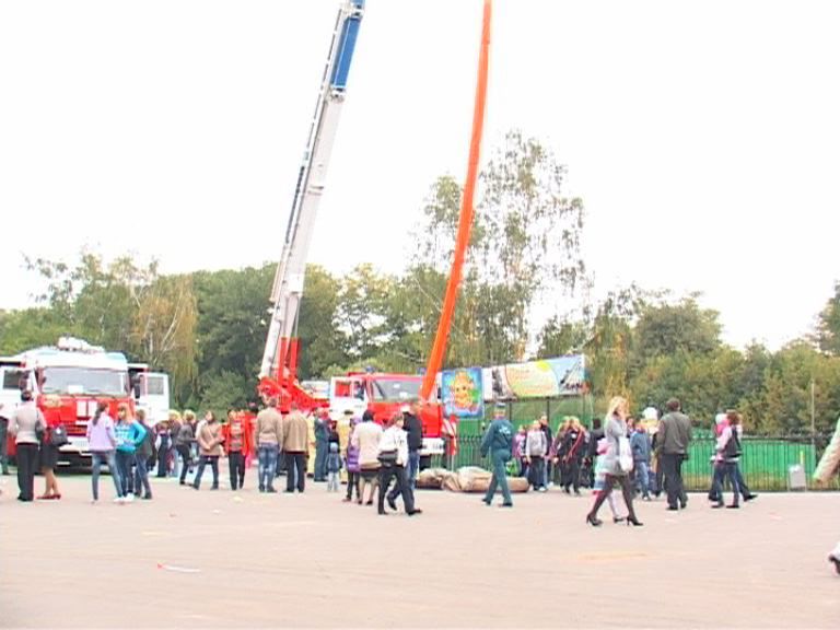 Пожарные и спасатели детям