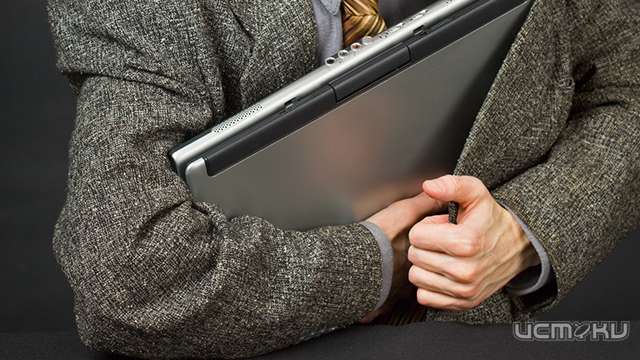 Двое орловчан на спиртное обменяли компьютер приятеля