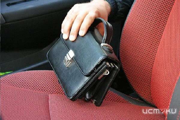 Орловчанин украл у таксиста из авто барсетку с деньгами