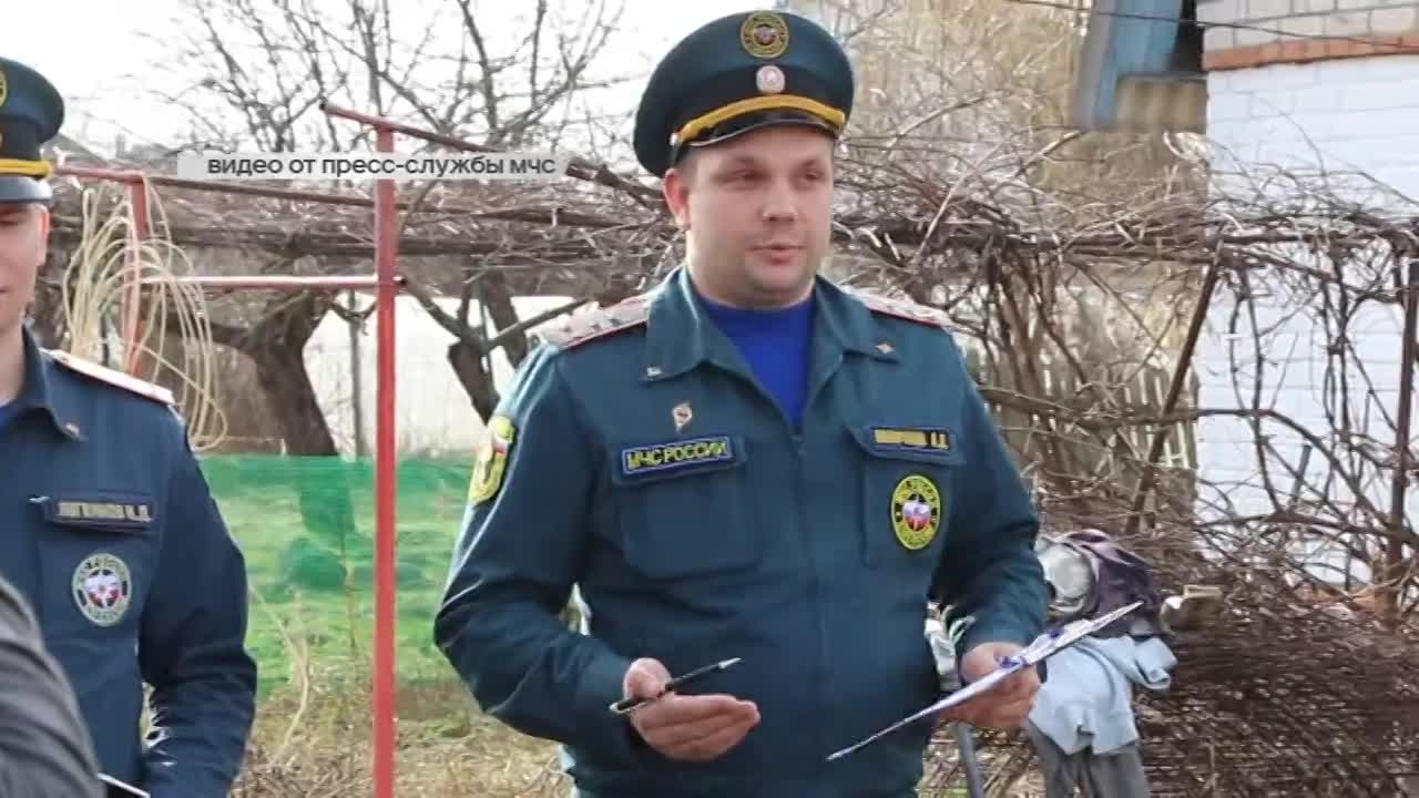 Сотрудники МЧС вышли в рейд. Профилактические беседы на этот раз спасатели проводили с дачниками