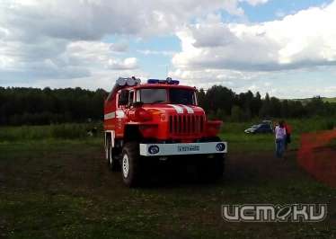 В Урицком районе две девушки застряли в поле на «Ауди»