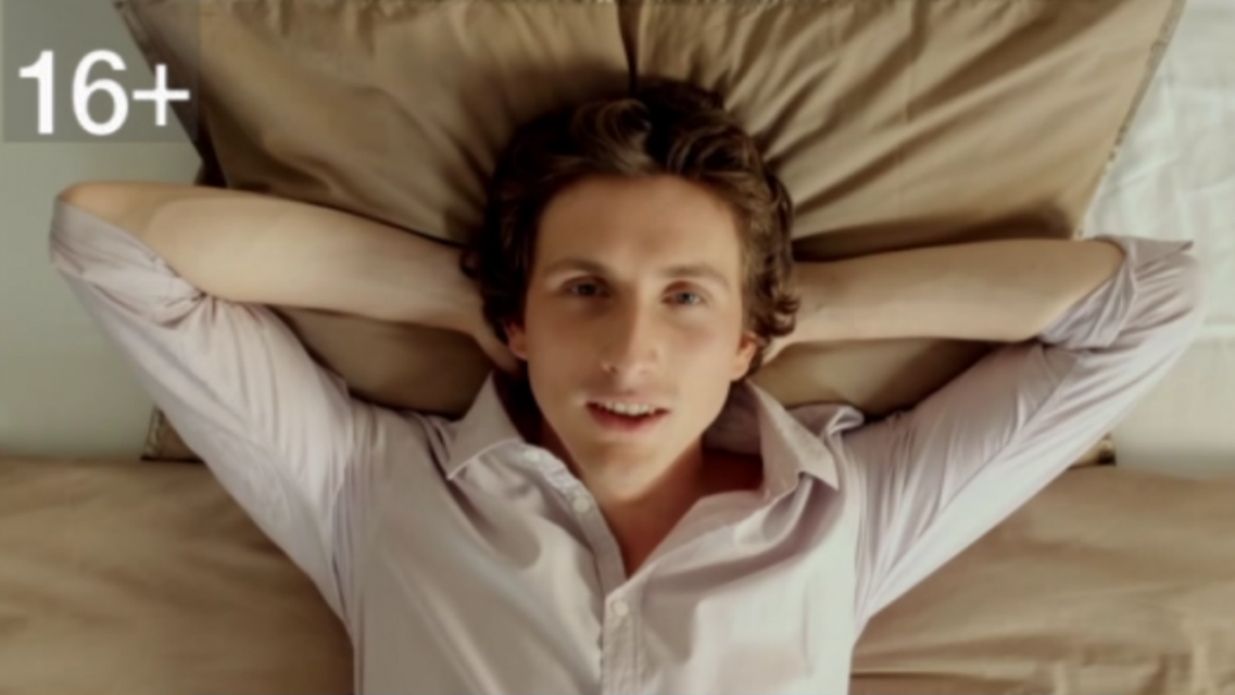 Сегодня в 20:00 смотрите комедию «Правила жизни французского парня» на «Истоках»