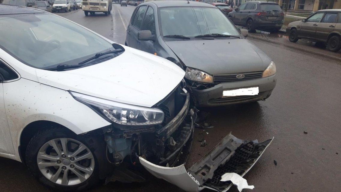 В Орле на Наугорском шоссе столкнулись две женщины на легковушках