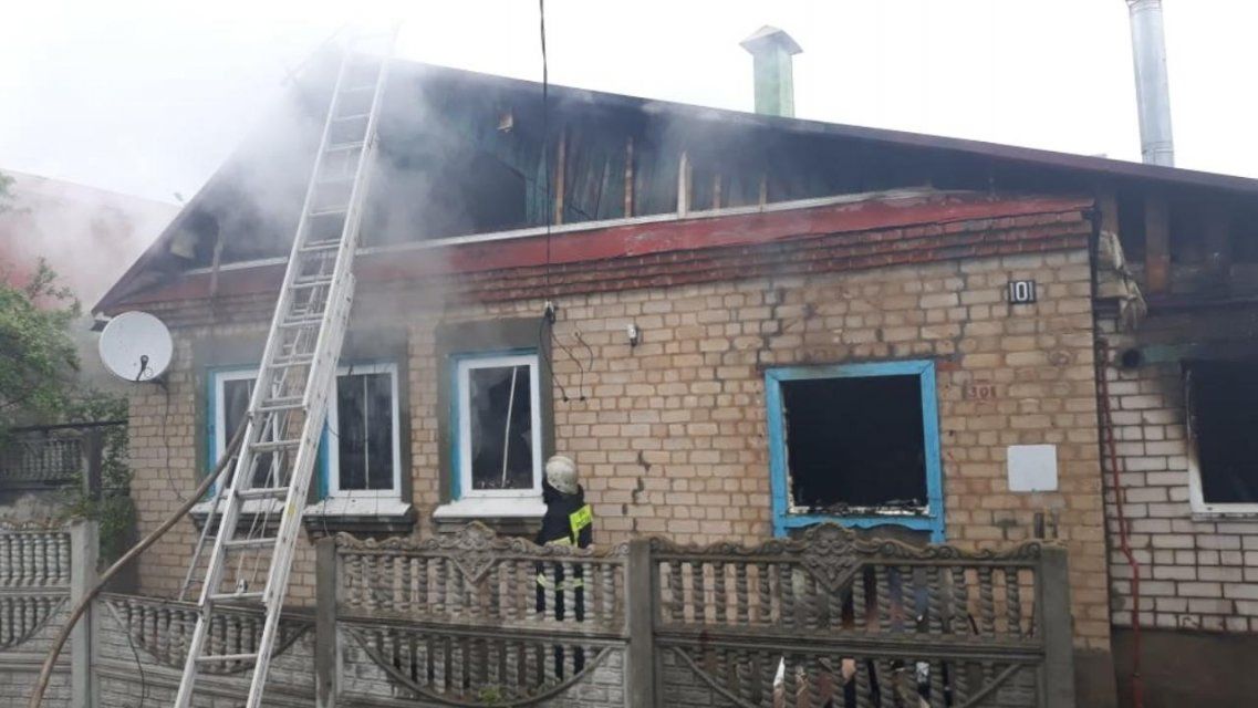 В Орле пожарные спасли долгожителя из горевшего дома 