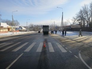 Тягач на переходе насмерть сбил пенсионерку