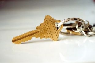 Суд обязал администрацию предоставить квартиру ребенку-инвалиду