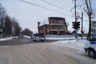 В Орле «ВАЗ» столкнулся с «Киа». Пострадала женщина