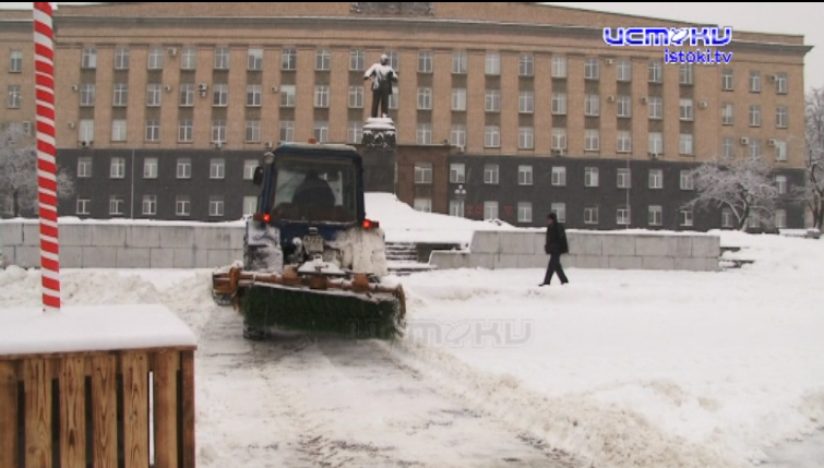 Снегопад в январе для коммунальщиков вновь обернулся сюрпризом. Орловчане встретили первое рабочее утро в пробках