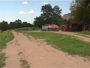 Через тернии к благоустройству - для реконструкции набережных расчищают территорию 