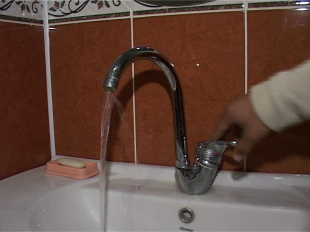 Двойные квитанции: кому платить за горячую воду? 