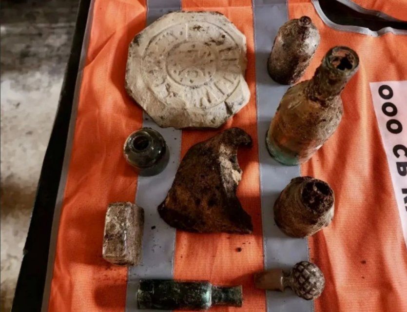 В сквере Альберта Иванова при ремонте нашли старинные артефакты