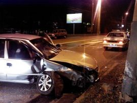 Сегодня ночью в Орле водитель снёс фонарь, а в Ливнах сбили велосипедистку